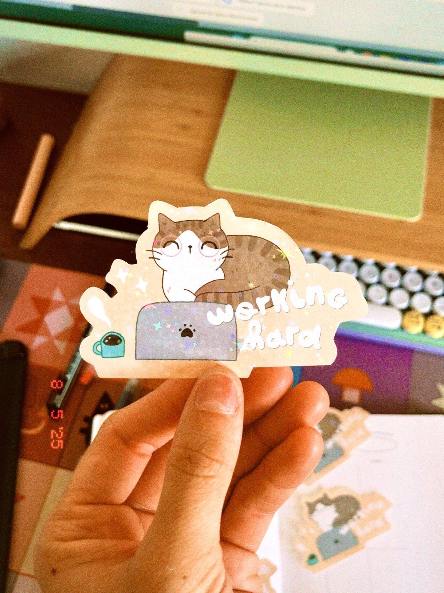 Sticker holographique "Working hard"